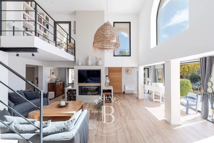 Image No.8-9 Bed House for sale