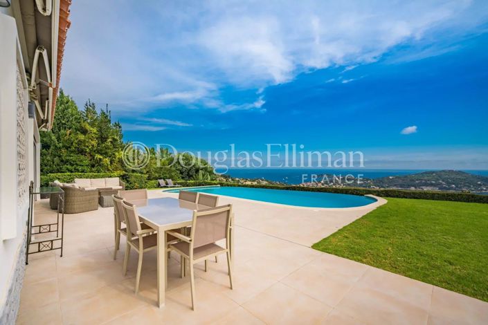 Image No.5-5 Bed House for sale