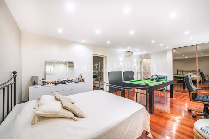 Image No.9-5 Bed House for sale