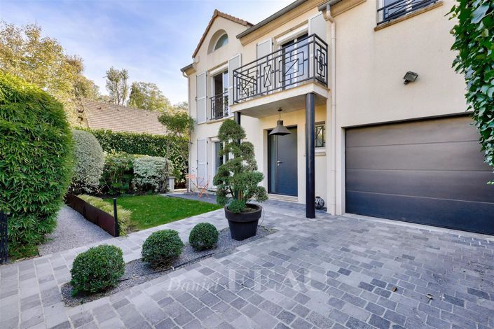 Image No.1-4 Bed House for sale