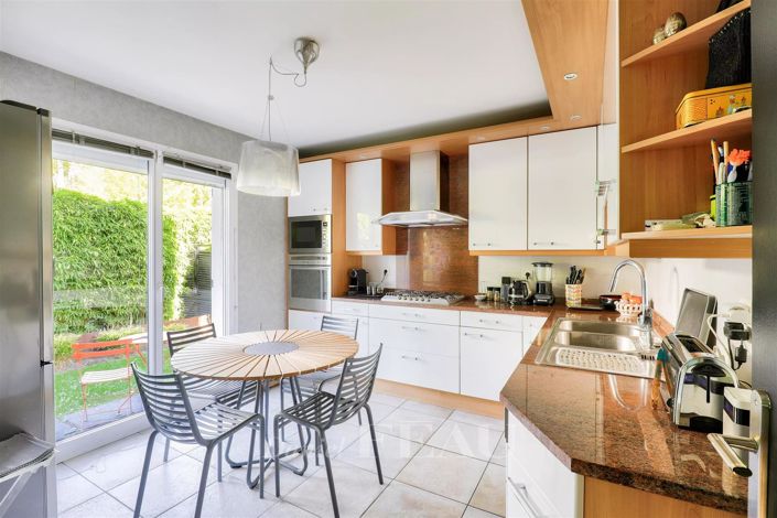 Image No.5-4 Bed House for sale