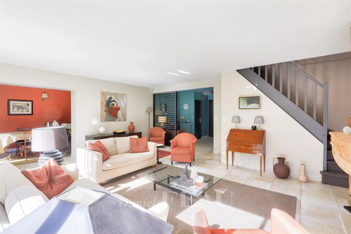 Image No.8-4 Bed House for sale