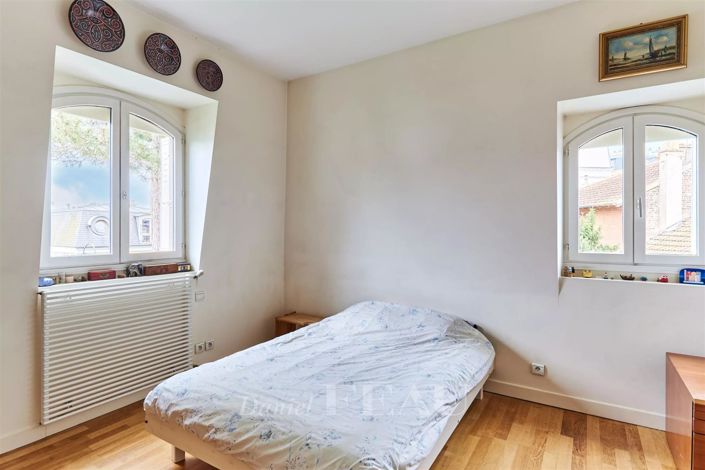 Image No.11-6 Bed House for sale