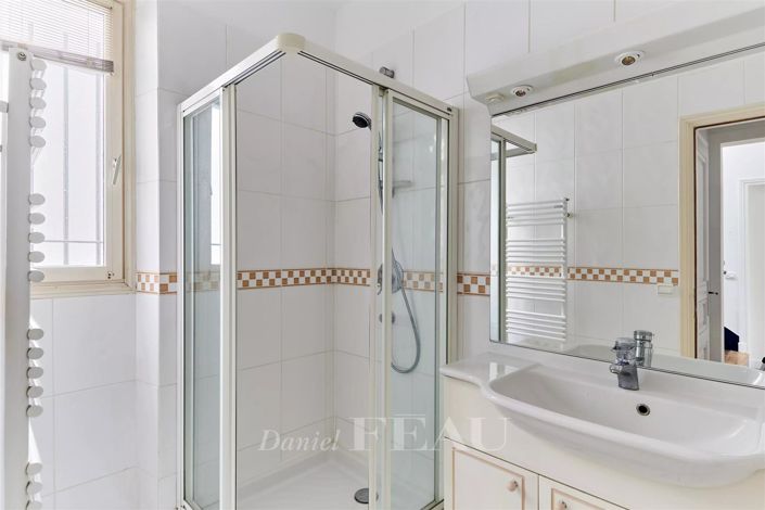 Image No.16-6 Bed House for sale