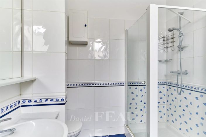 Image No.19-6 Bed House for sale