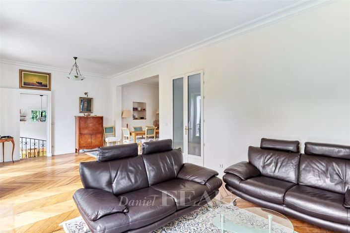 Image No.22-6 Bed House for sale