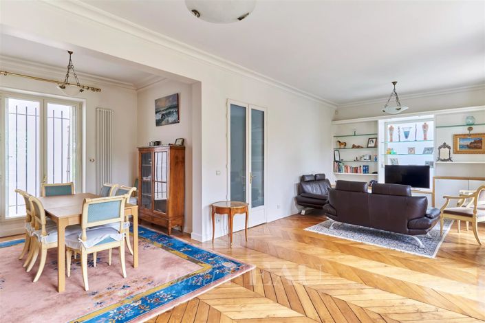 Image No.23-6 Bed House for sale