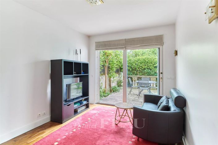 Image No.24-6 Bed House for sale