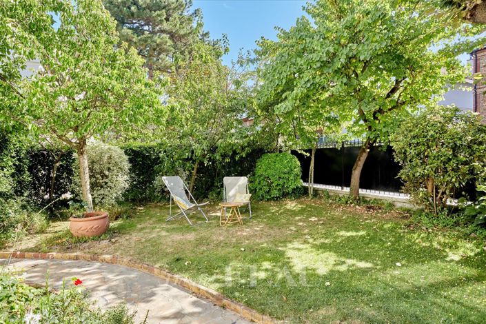 Image No.40-6 Bed House for sale