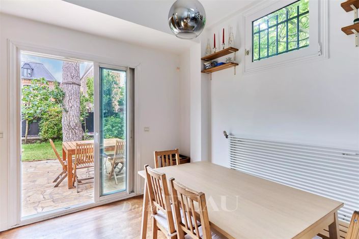 Image No.5-6 Bed House for sale