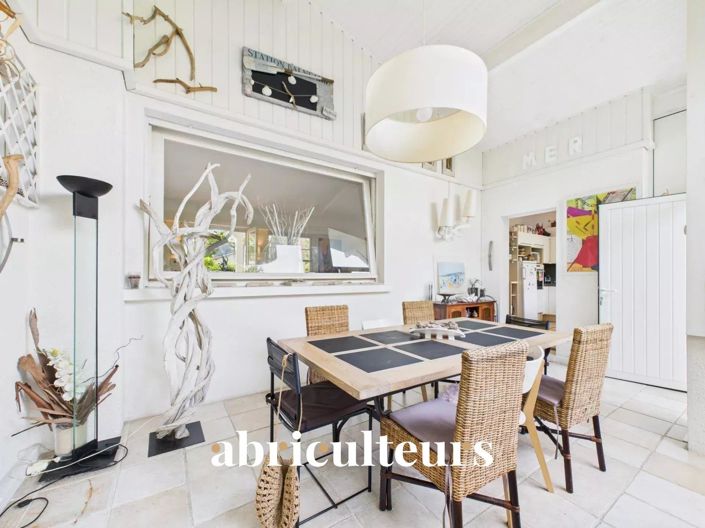 Image No.12-7 Bed House for sale