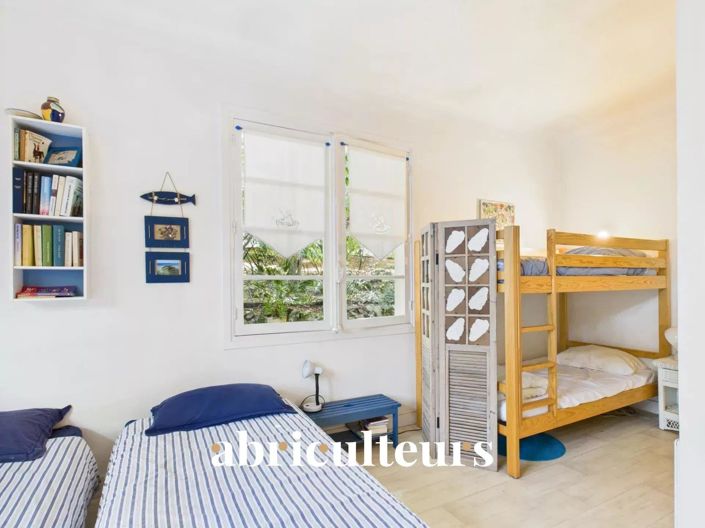 Image No.8-7 Bed House for sale