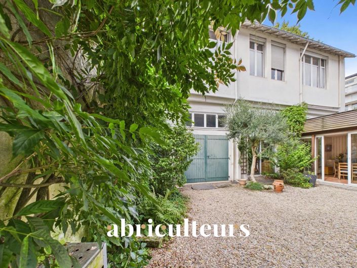 Image No.1-6 Bed House for sale