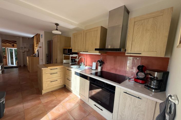 Image No.6-4 Bed House for sale