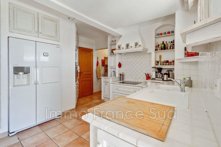 Image No.12-4 Bed House for sale