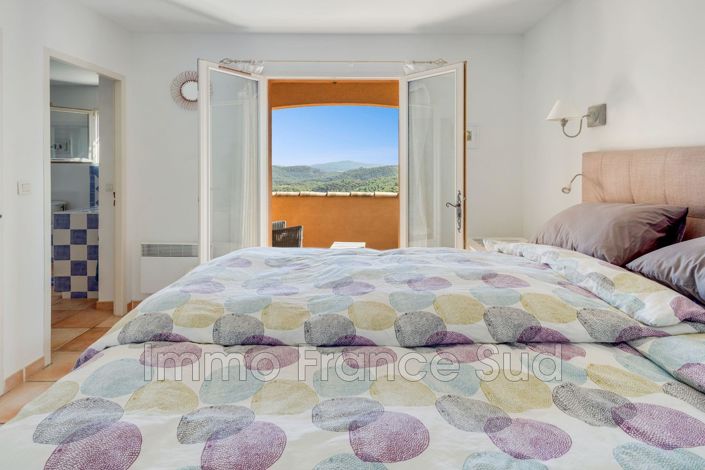 Image No.18-4 Bed House for sale