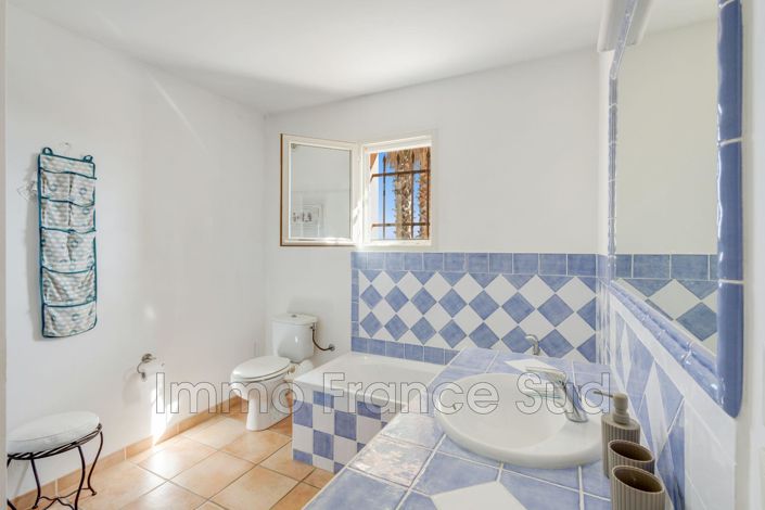 Image No.19-4 Bed House for sale