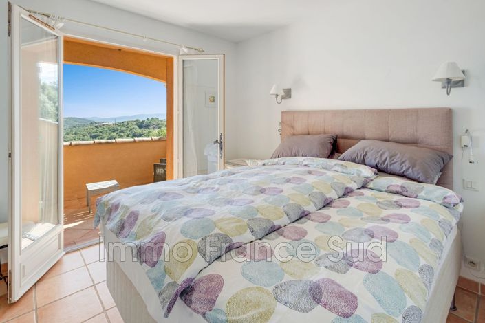 Image No.20-4 Bed House for sale