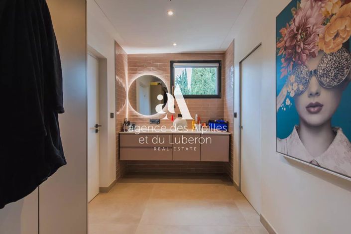 Image No.21-4 Bed House for sale