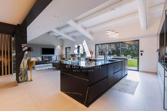 Image No.8-4 Bed House for sale