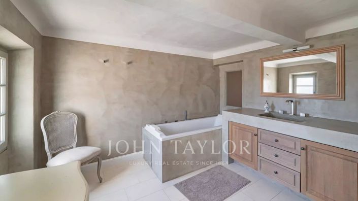 Image No.21-7 Bed House for sale