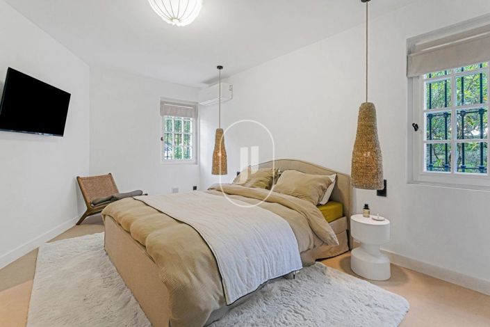 Image No.9-5 Bed House for sale