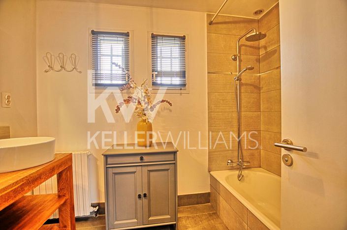 Image No.6-4 Bed House for sale