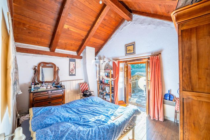 Image No.12-7 Bed House for sale