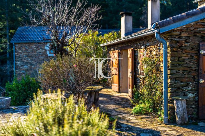 Image No.22-7 Bed House for sale