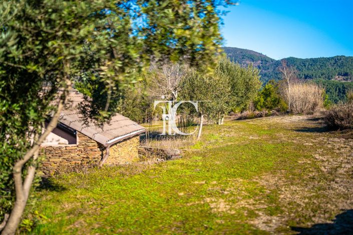 Image No.28-7 Bed House for sale