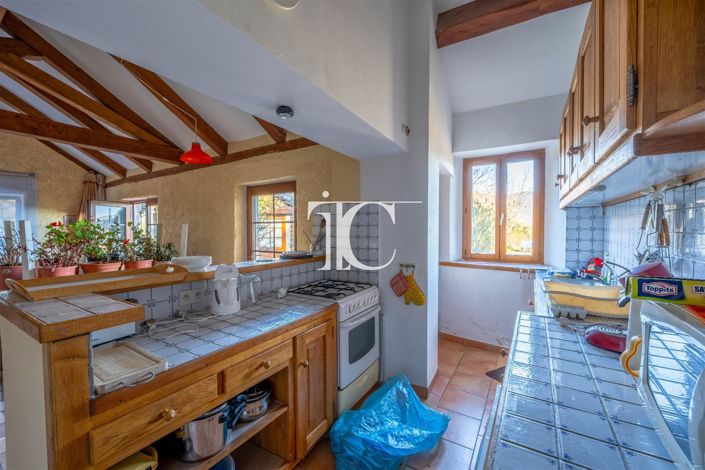 Image No.8-7 Bed House for sale