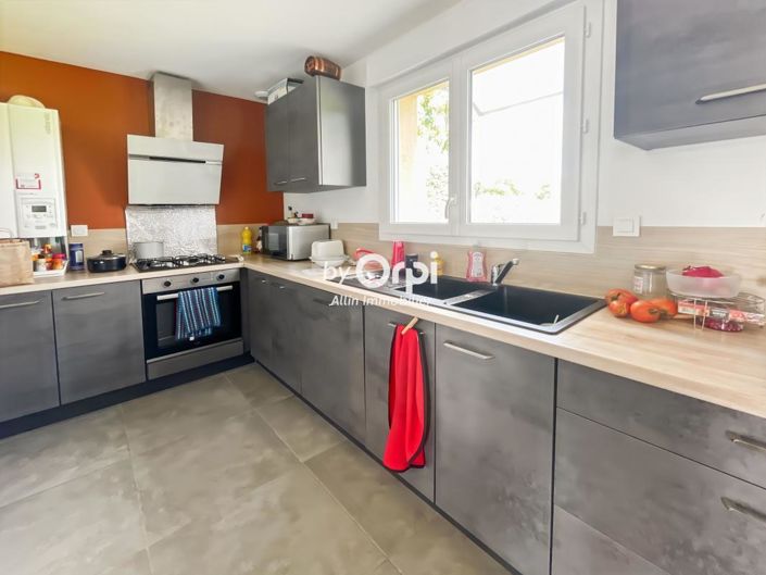 Image No.9-3 Bed House for sale