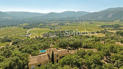 7 Bed Property for sale