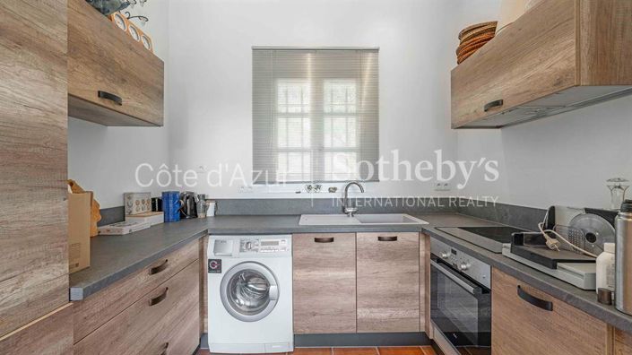 Image No.18-7 Bed Property for sale