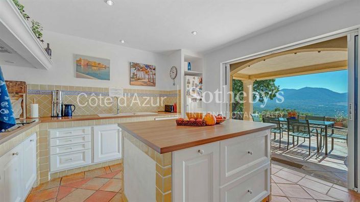 Image No.9-7 Bed Property for sale