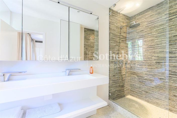 Image No.17-3 Bed Apartment for sale