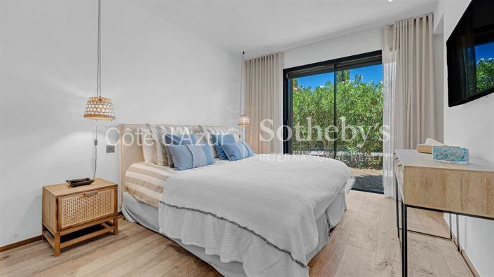 Image No.12-4 Bed Property for sale