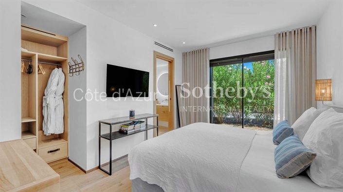 Image No.13-4 Bed Property for sale