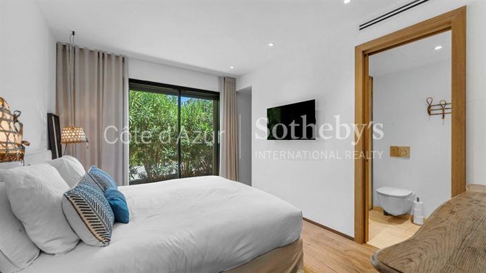 Image No.14-4 Bed Property for sale