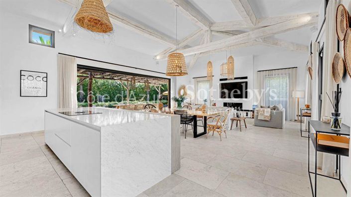 Image No.6-4 Bed Property for sale