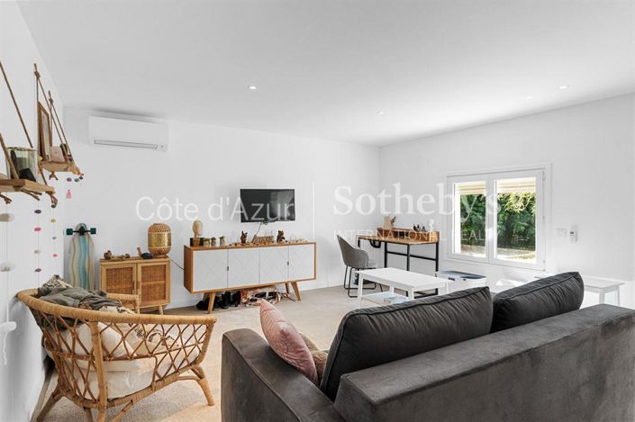 Image No.16-5 Bed House for sale