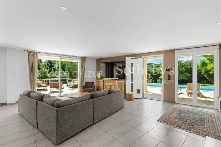 Image No.6-5 Bed House for sale