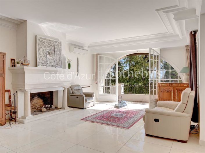 Image No.5-5 Bed House for sale