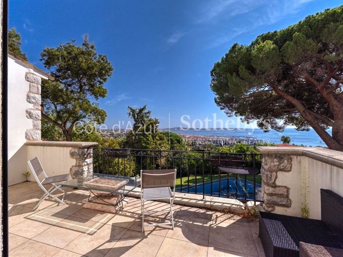 Image No.8-5 Bed House for sale