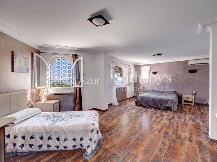 Image No.9-5 Bed House for sale