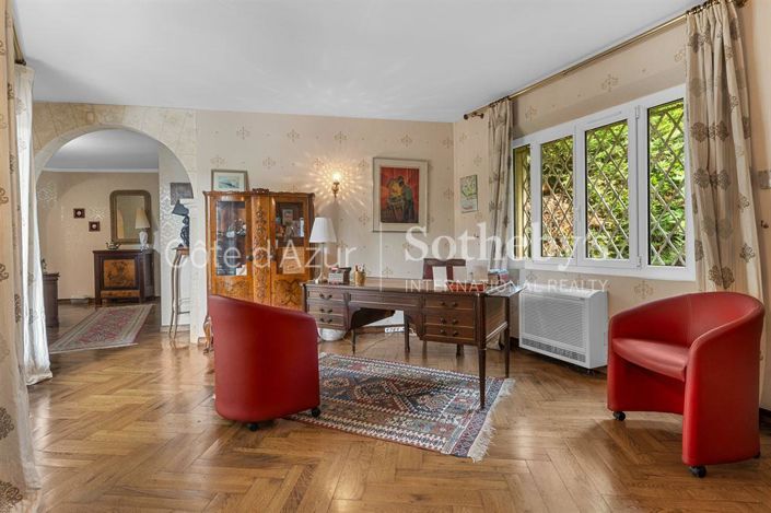 Image No.18-5 Bed Property for sale