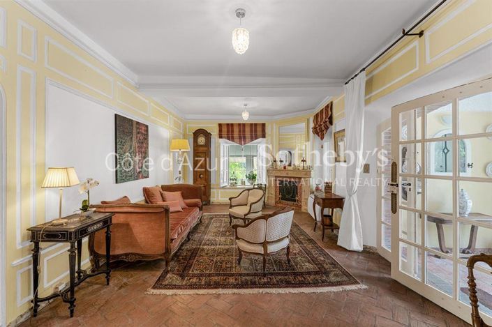 Image No.9-5 Bed Property for sale