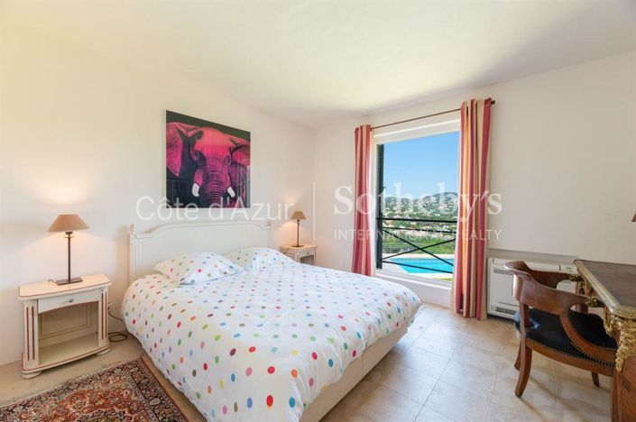 Image No.5-7 Bed Property for sale