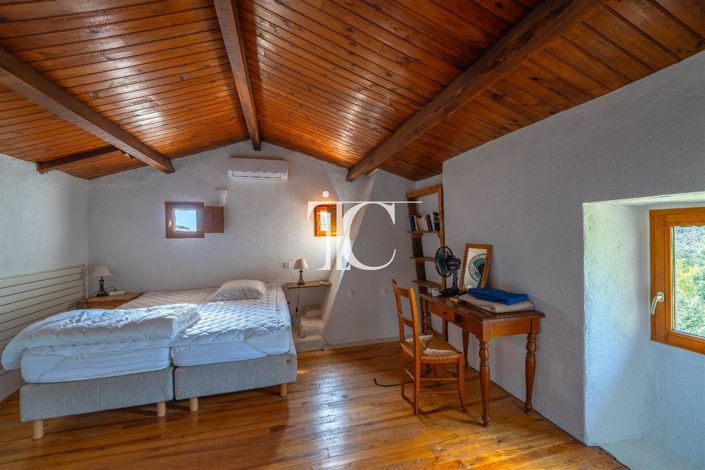 Image No.14-6 Bed House for sale