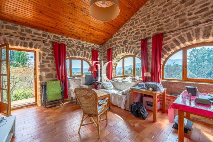 Image No.5-6 Bed House for sale